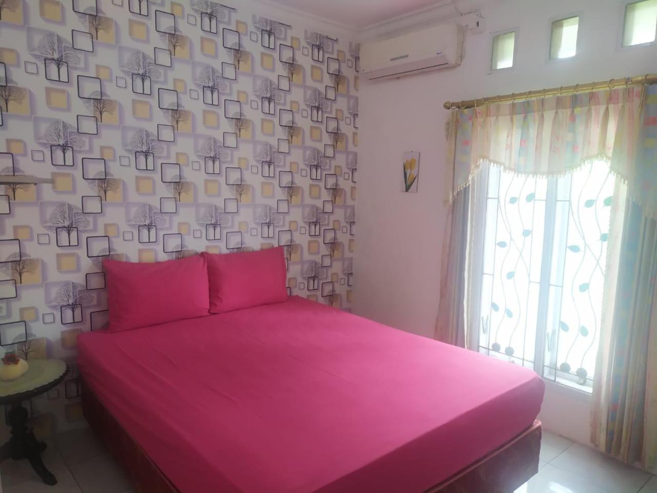 Endah Homestay Syariah Purwokerto Esterno foto