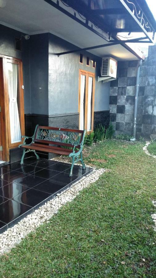 Endah Homestay Syariah Purwokerto Esterno foto